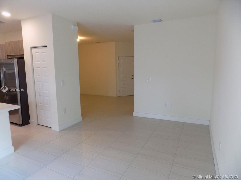 Recently Rented: $2,400 (3 beds, 2 baths, 1680 Square Feet)