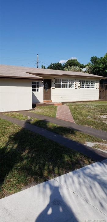 Vendido Recientemente: $390,000 (3 camas, 2 baños, 1607 Pies cuadrados)