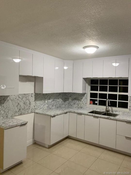 Vendido Recientemente: $390,000 (3 camas, 2 baños, 1607 Pies cuadrados)
