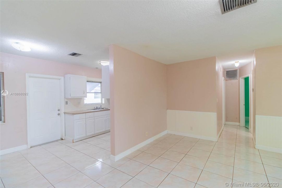 Recently Sold: $159,000 (2 beds, 1 baths, 1088 Square Feet)