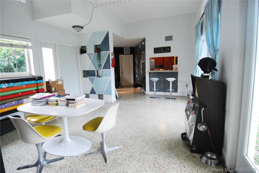 Recently Rented: $2,550 (2 beds, 2 baths, 1168 Square Feet)