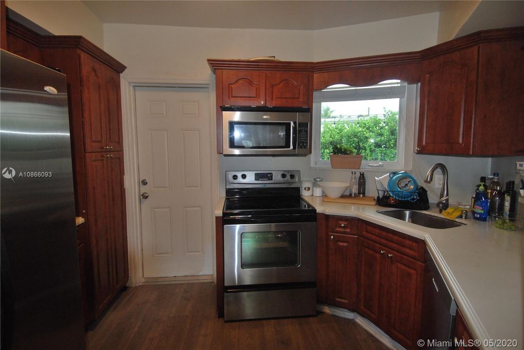 Recently Rented: $2,550 (2 beds, 2 baths, 1168 Square Feet)