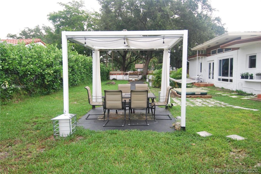 Recently Rented: $2,550 (2 beds, 2 baths, 1168 Square Feet)