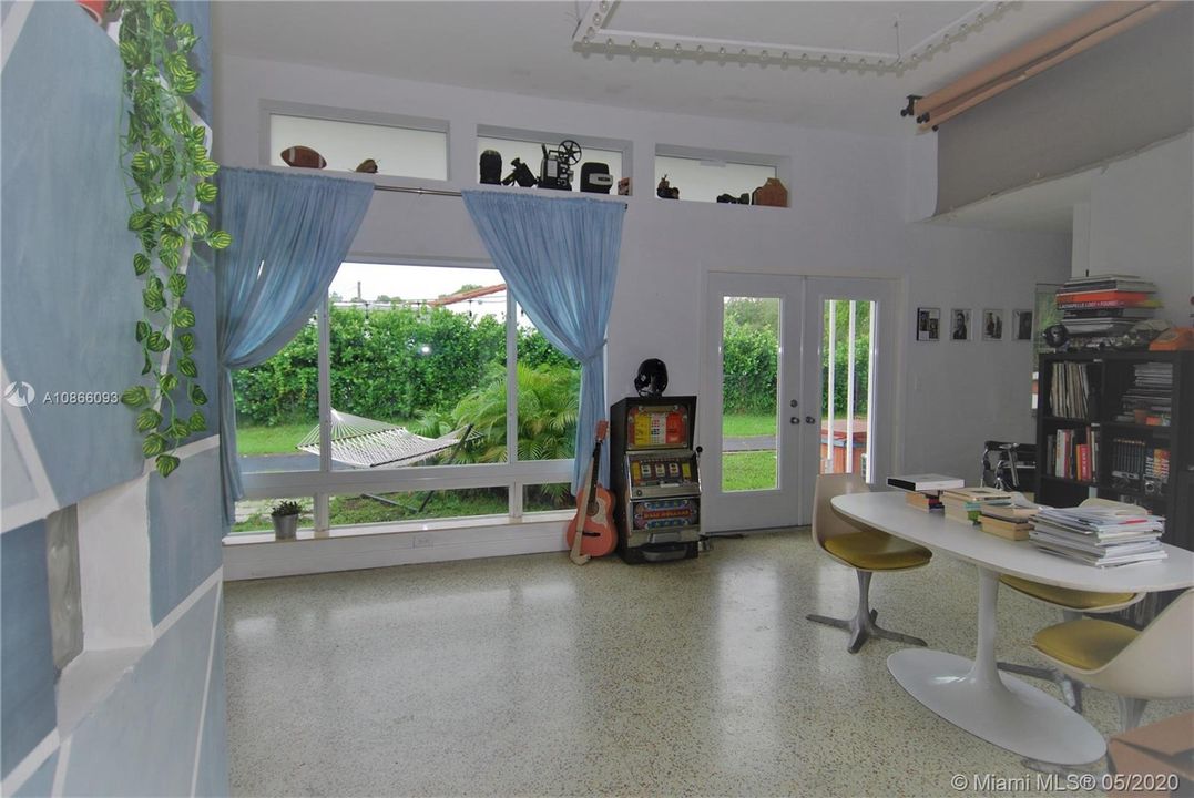 Recently Rented: $2,550 (2 beds, 2 baths, 1168 Square Feet)