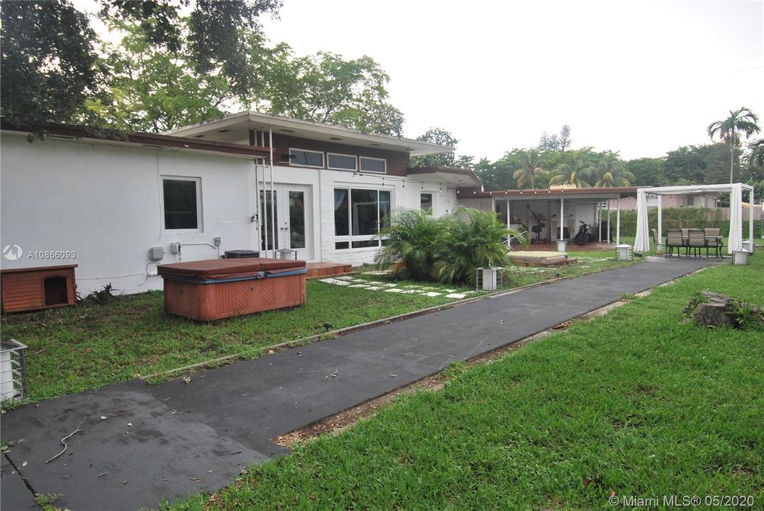 Recently Rented: $2,550 (2 beds, 2 baths, 1168 Square Feet)