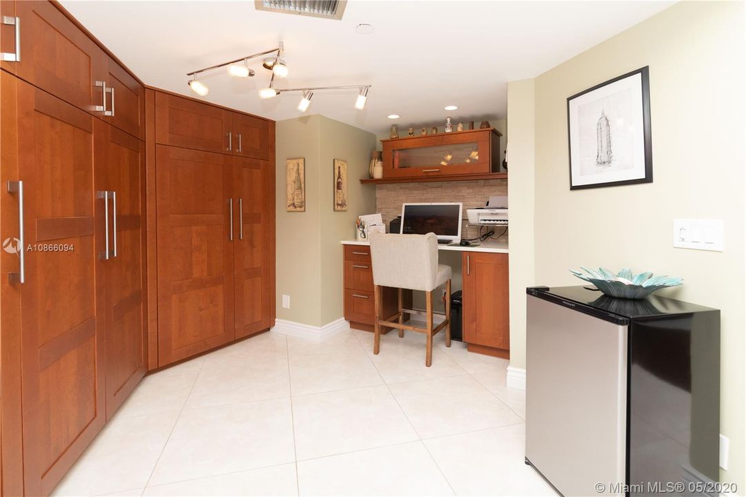Recently Sold: $479,000 (2 beds, 2 baths, 1433 Square Feet)