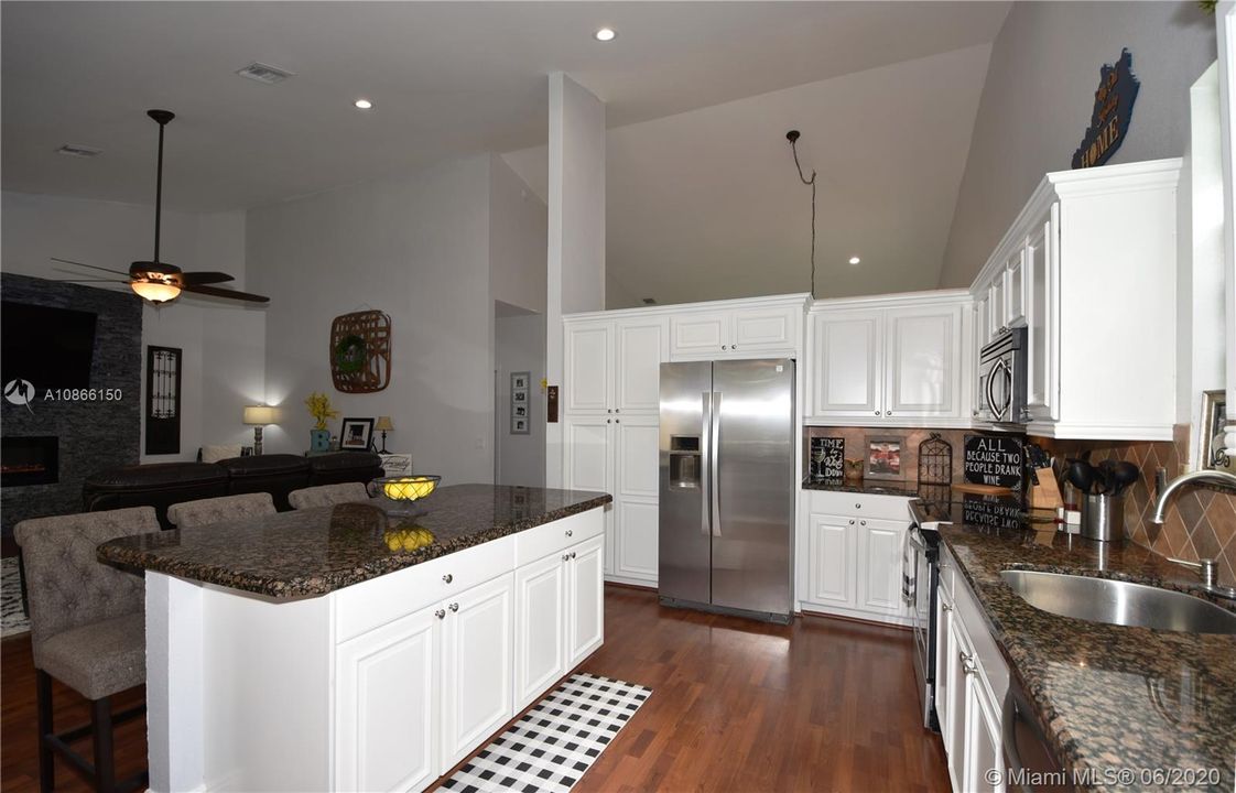 Recently Sold: $520,000 (4 beds, 2 baths, 2360 Square Feet)