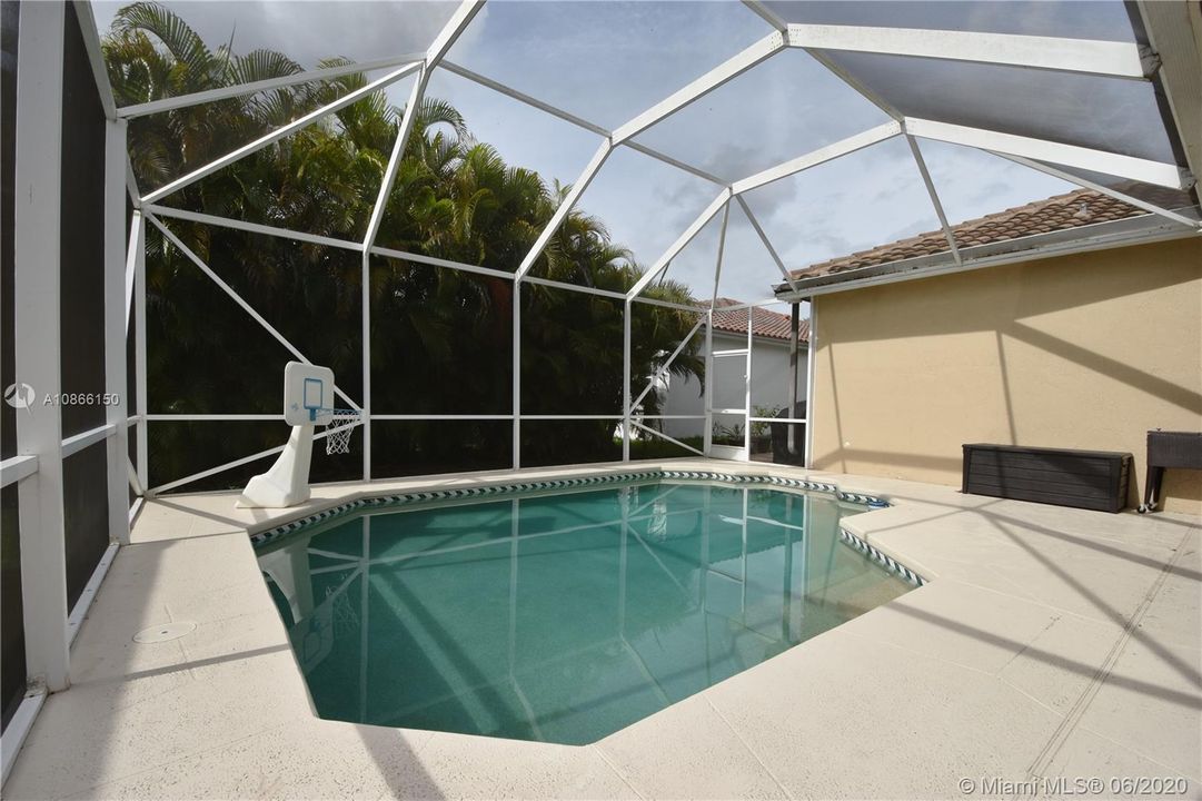 Recently Sold: $520,000 (4 beds, 2 baths, 2360 Square Feet)