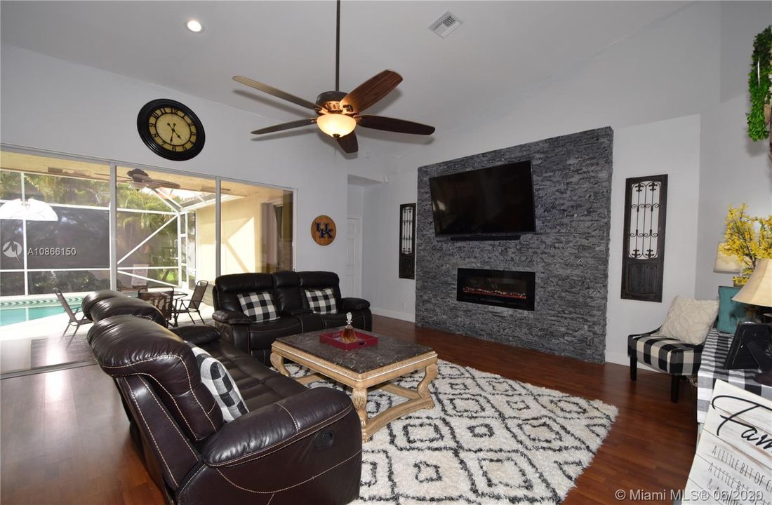Recently Sold: $520,000 (4 beds, 2 baths, 2360 Square Feet)