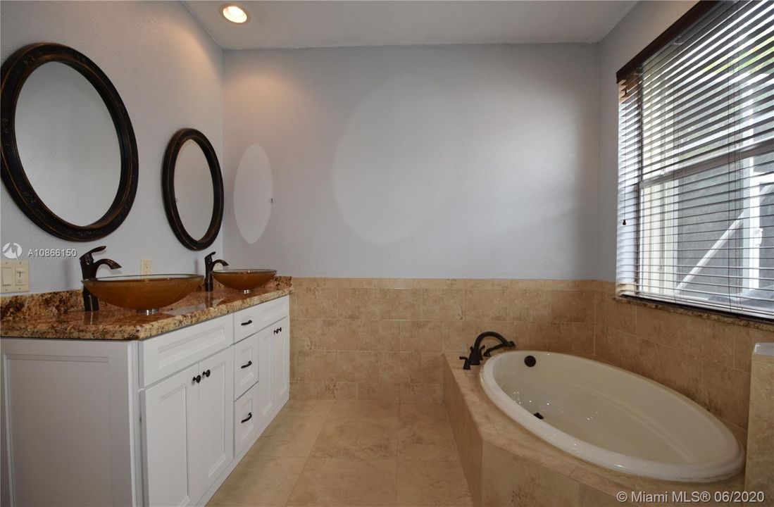 Recently Sold: $520,000 (4 beds, 2 baths, 2360 Square Feet)