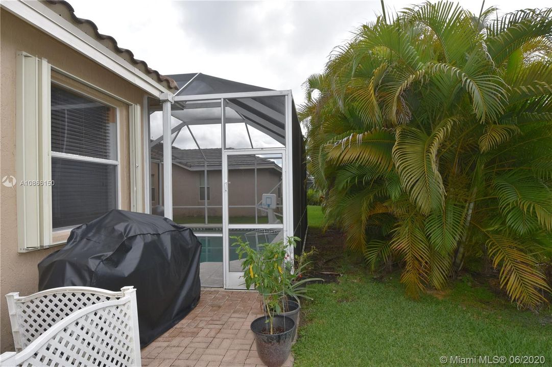Recently Sold: $520,000 (4 beds, 2 baths, 2360 Square Feet)