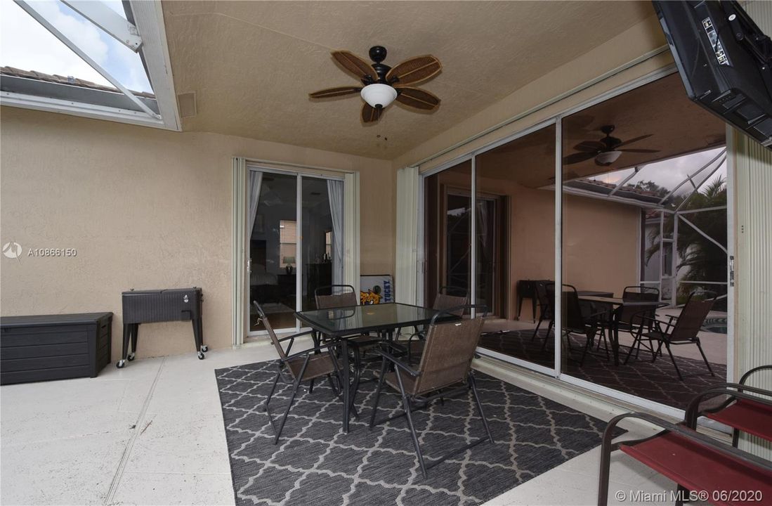 Recently Sold: $520,000 (4 beds, 2 baths, 2360 Square Feet)