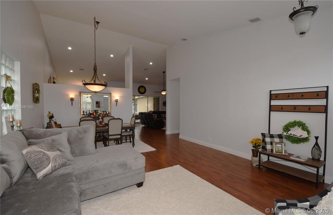 Recently Sold: $520,000 (4 beds, 2 baths, 2360 Square Feet)