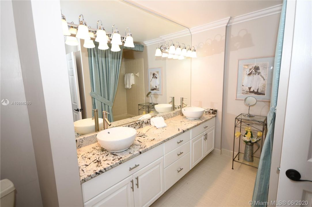 Vendido Recientemente: $385,000 (3 camas, 2 baños, 1530 Pies cuadrados)