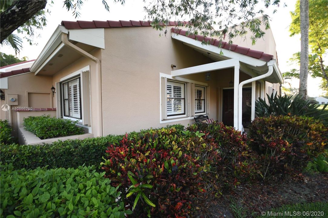 Vendido Recientemente: $385,000 (3 camas, 2 baños, 1530 Pies cuadrados)