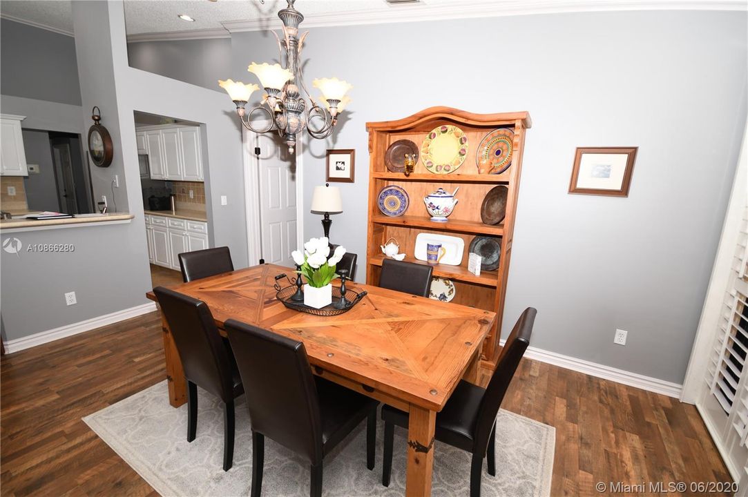 Vendido Recientemente: $385,000 (3 camas, 2 baños, 1530 Pies cuadrados)