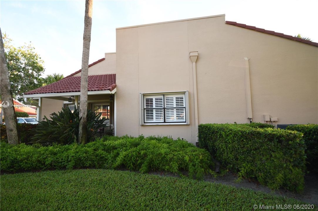 Vendido Recientemente: $385,000 (3 camas, 2 baños, 1530 Pies cuadrados)