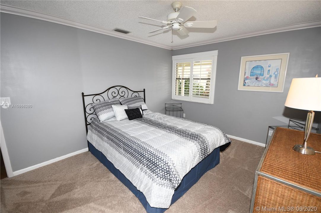 Vendido Recientemente: $385,000 (3 camas, 2 baños, 1530 Pies cuadrados)