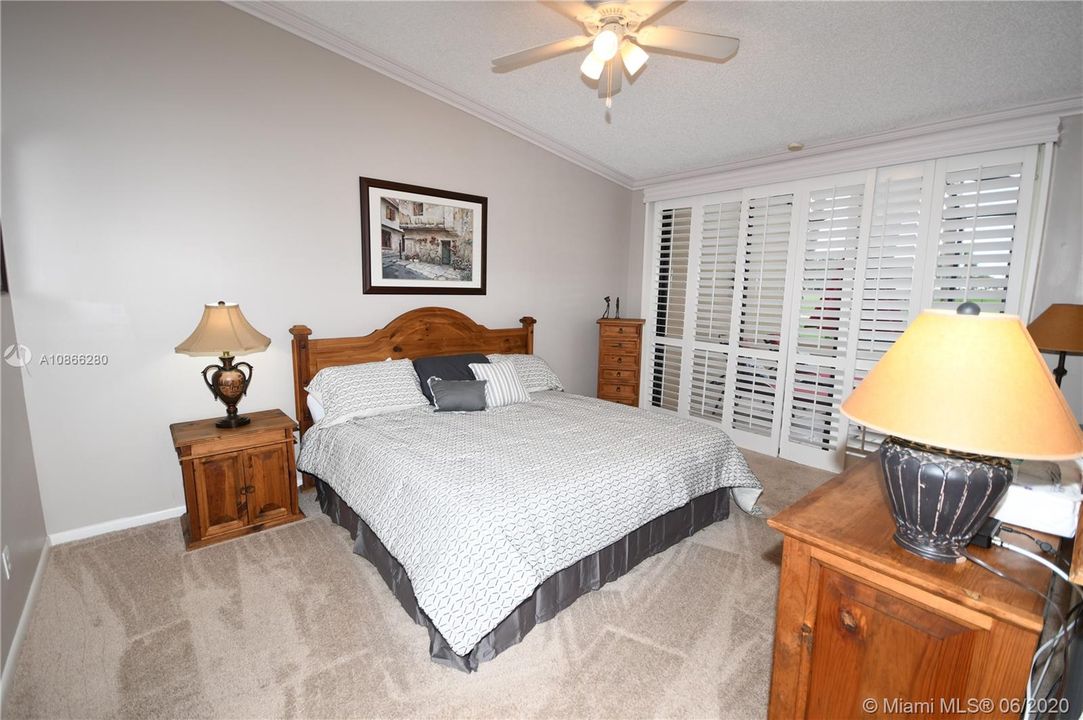 Vendido Recientemente: $385,000 (3 camas, 2 baños, 1530 Pies cuadrados)