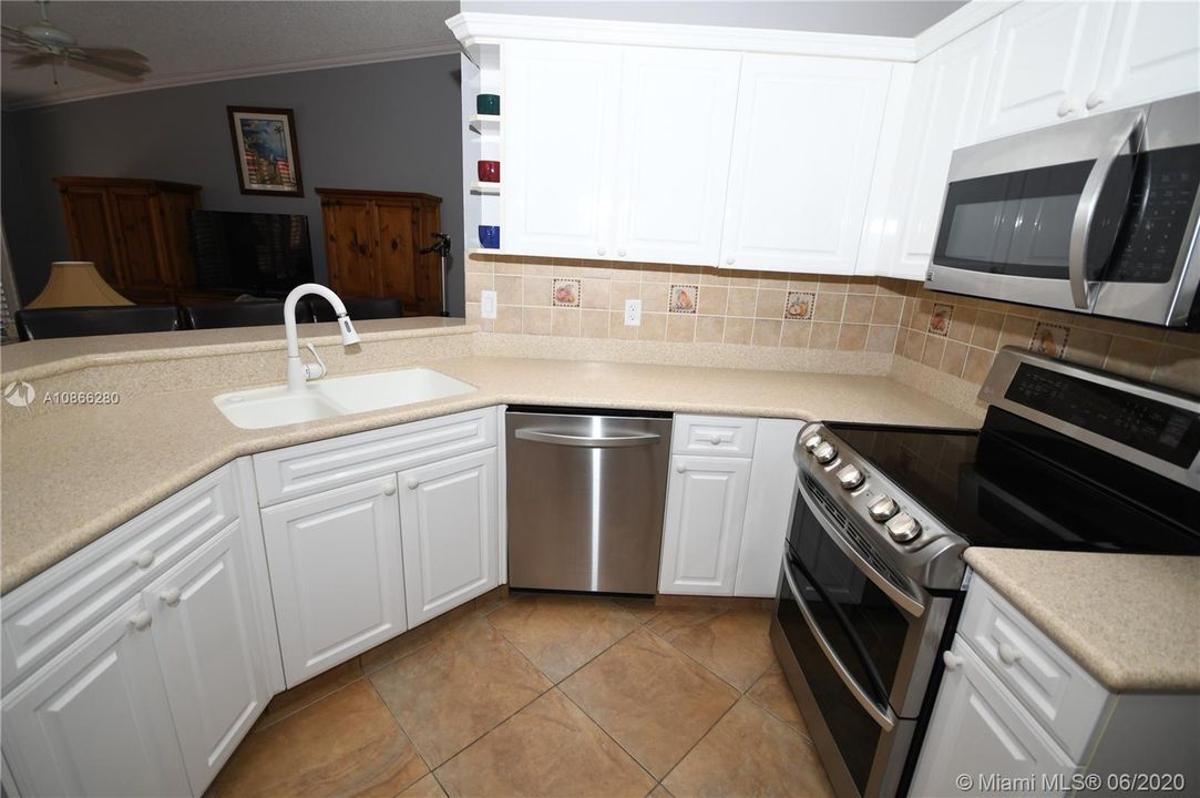 Vendido Recientemente: $385,000 (3 camas, 2 baños, 1530 Pies cuadrados)