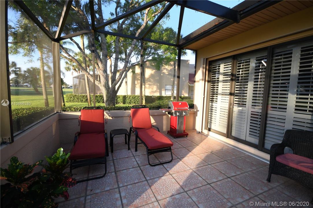 Vendido Recientemente: $385,000 (3 camas, 2 baños, 1530 Pies cuadrados)