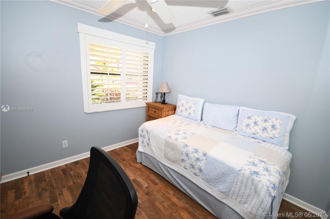 Vendido Recientemente: $385,000 (3 camas, 2 baños, 1530 Pies cuadrados)