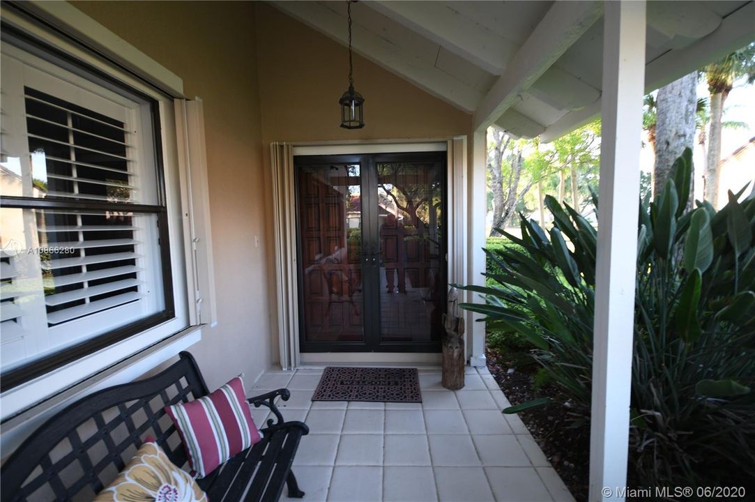 Vendido Recientemente: $385,000 (3 camas, 2 baños, 1530 Pies cuadrados)