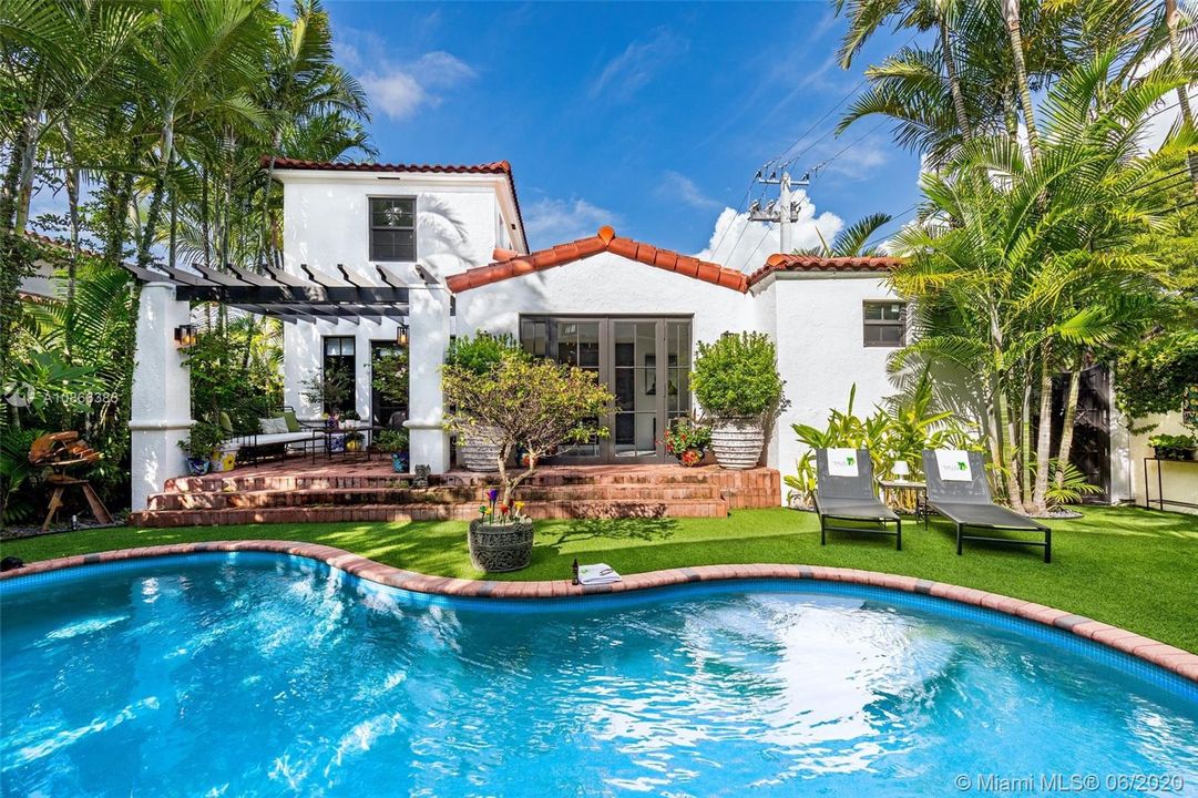 Recently Sold: $1,500,000 (3 beds, 3 baths, 1637 Square Feet)