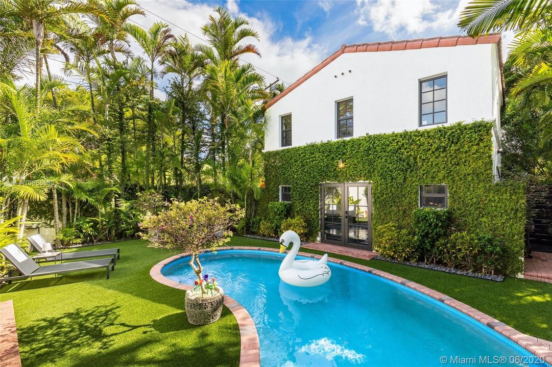 Recently Sold: $1,500,000 (3 beds, 3 baths, 1637 Square Feet)