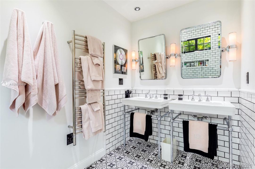 Recently Sold: $1,500,000 (3 beds, 3 baths, 1637 Square Feet)