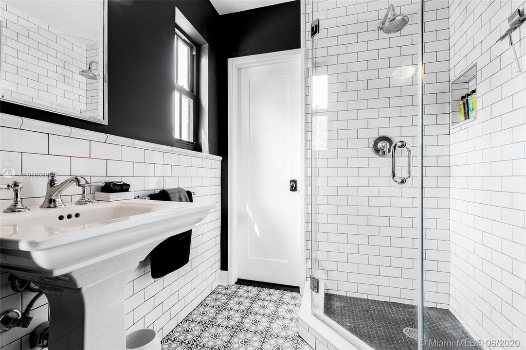 Recently Sold: $1,500,000 (3 beds, 3 baths, 1637 Square Feet)