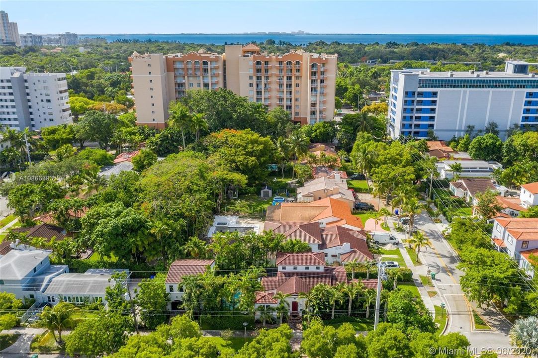 Recently Sold: $1,500,000 (3 beds, 3 baths, 1637 Square Feet)