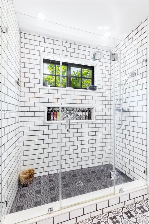 Recently Sold: $1,500,000 (3 beds, 3 baths, 1637 Square Feet)