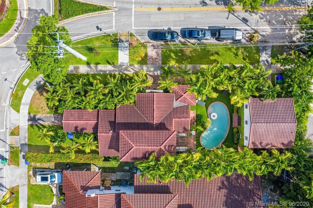 Recently Sold: $1,500,000 (3 beds, 3 baths, 1637 Square Feet)