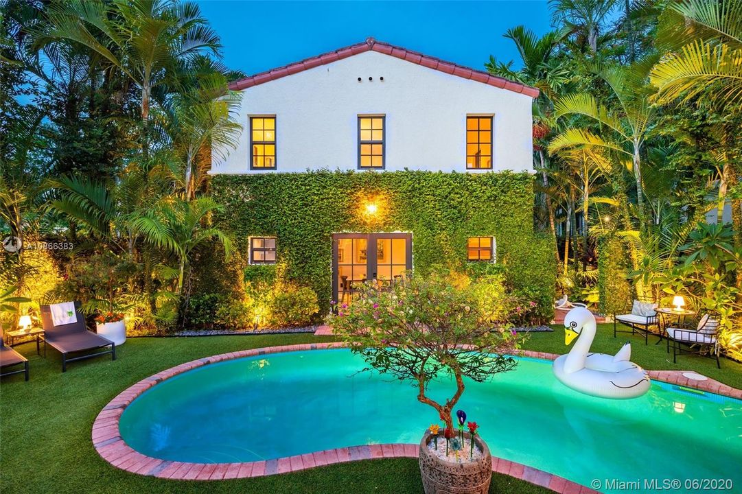Recently Sold: $1,500,000 (3 beds, 3 baths, 1637 Square Feet)