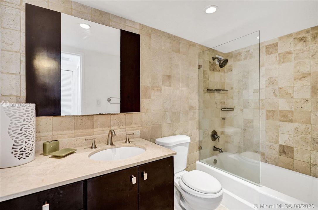 Недавно арендовано: $2,900 (2 спален, 2 ванн, 1030 Квадратных фут)