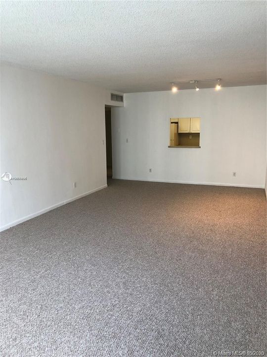 Recently Rented: $1,450 (1 beds, 1 baths, 1005 Square Feet)