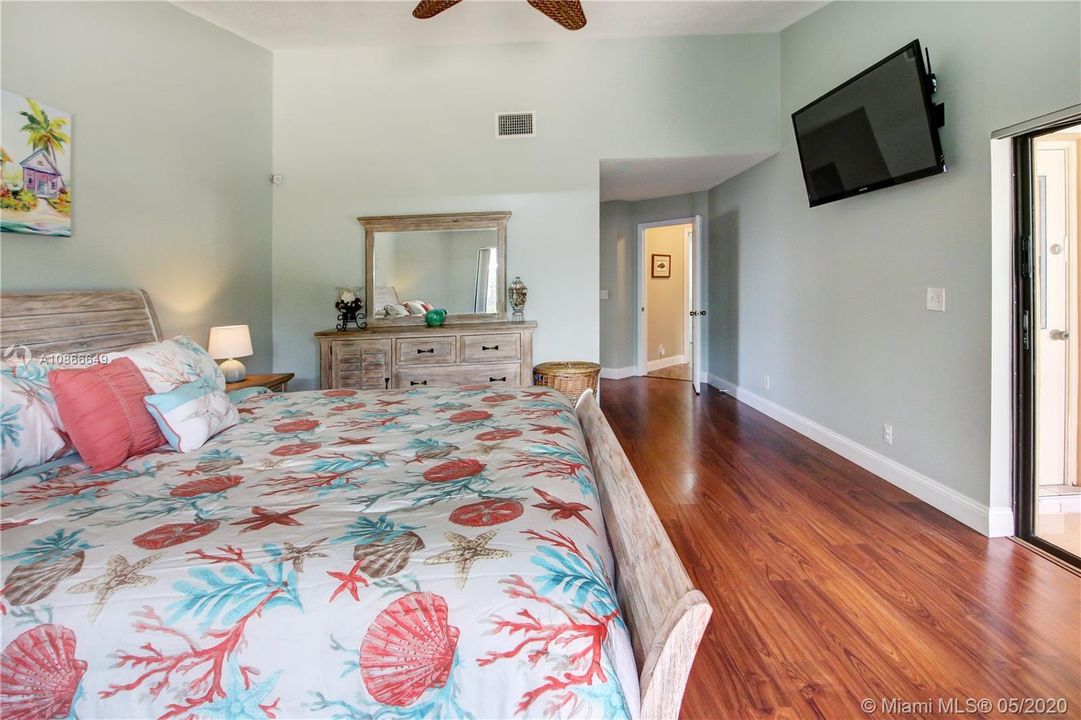 Recently Sold: $525,000 (4 beds, 3 baths, 2623 Square Feet)