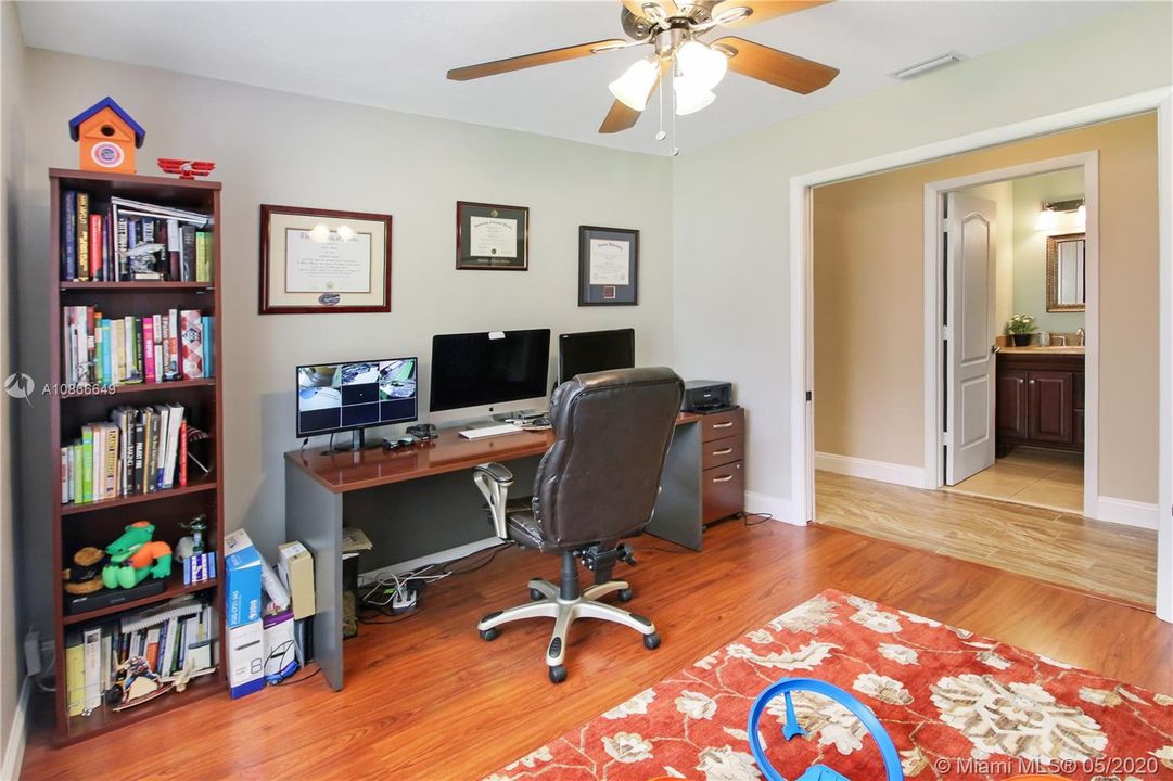 Recently Sold: $525,000 (4 beds, 3 baths, 2623 Square Feet)