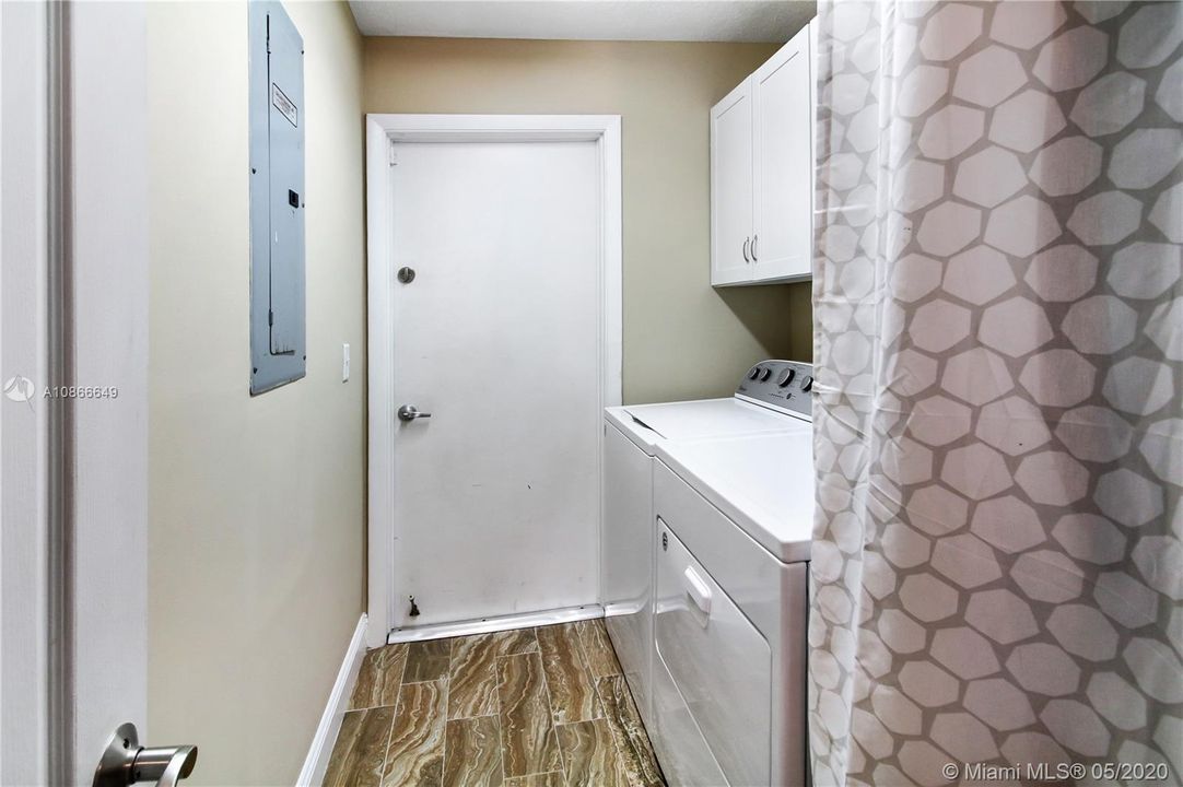 Recently Sold: $525,000 (4 beds, 3 baths, 2623 Square Feet)