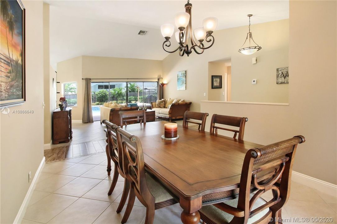 Recently Sold: $525,000 (4 beds, 3 baths, 2623 Square Feet)