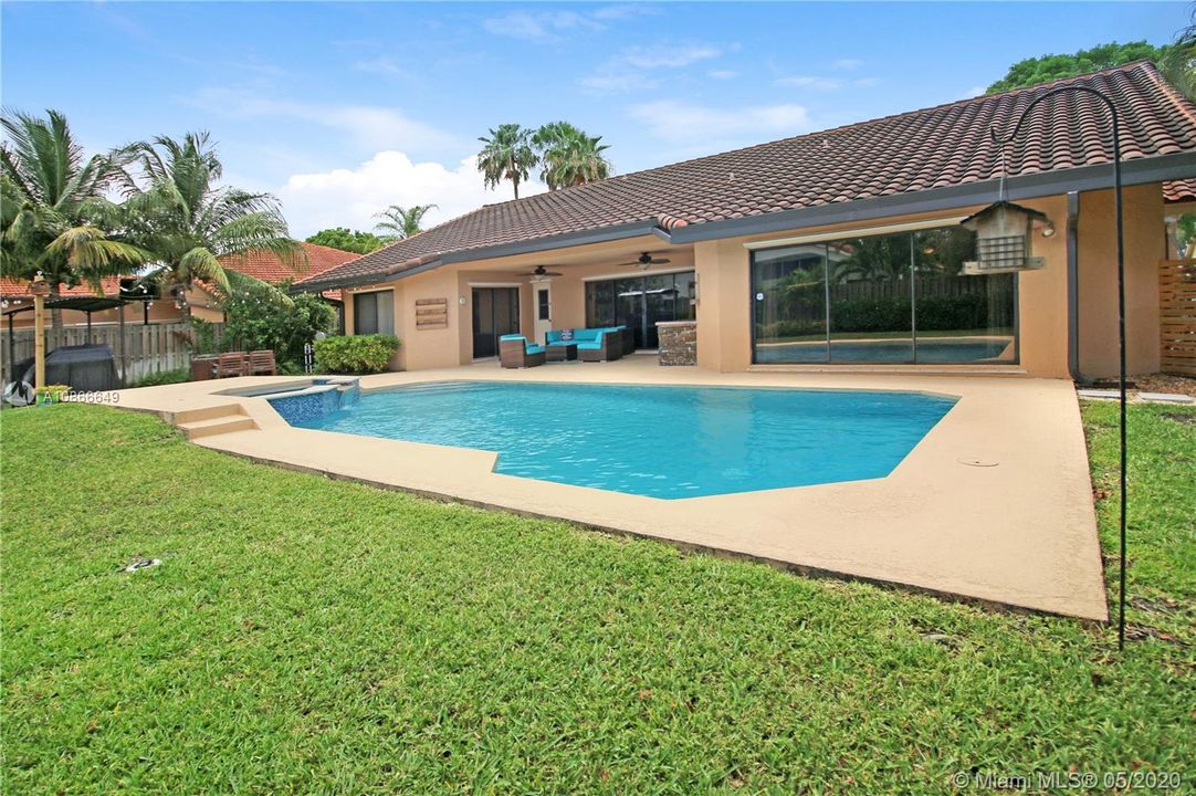 Recently Sold: $525,000 (4 beds, 3 baths, 2623 Square Feet)