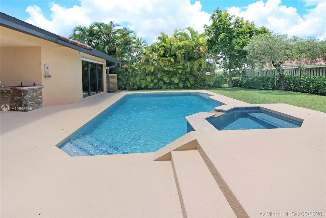 Recently Sold: $525,000 (4 beds, 3 baths, 2623 Square Feet)