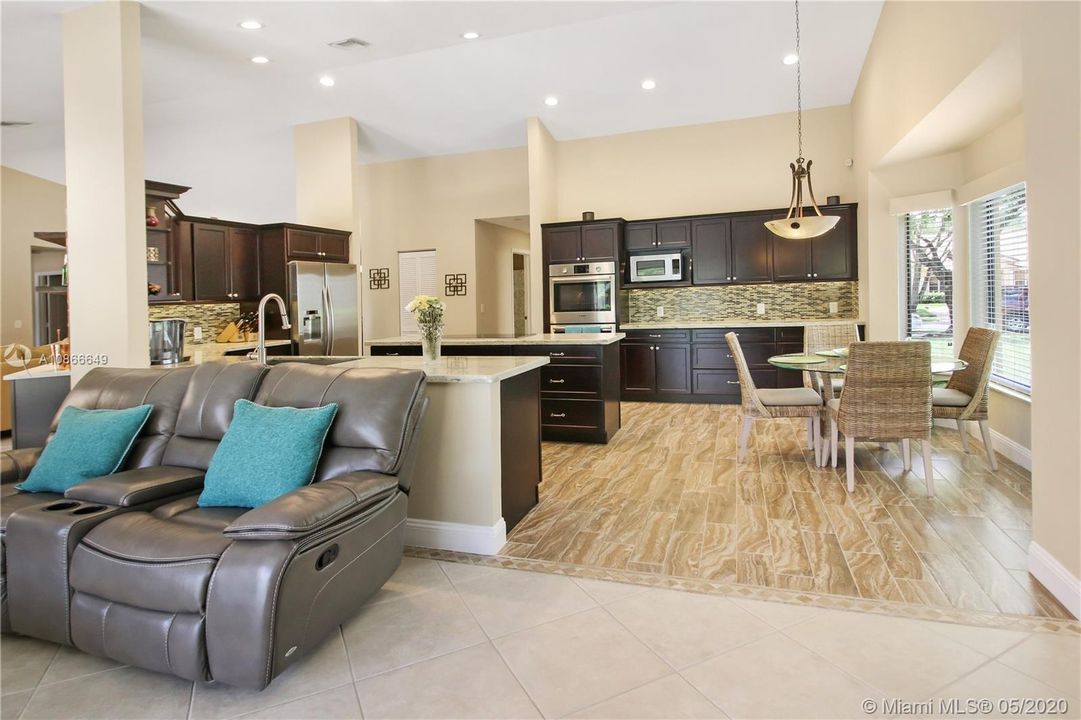 Recently Sold: $525,000 (4 beds, 3 baths, 2623 Square Feet)