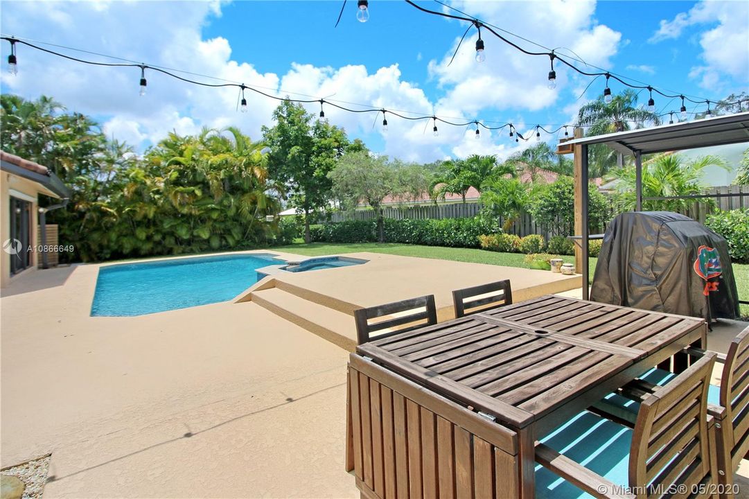 Recently Sold: $525,000 (4 beds, 3 baths, 2623 Square Feet)