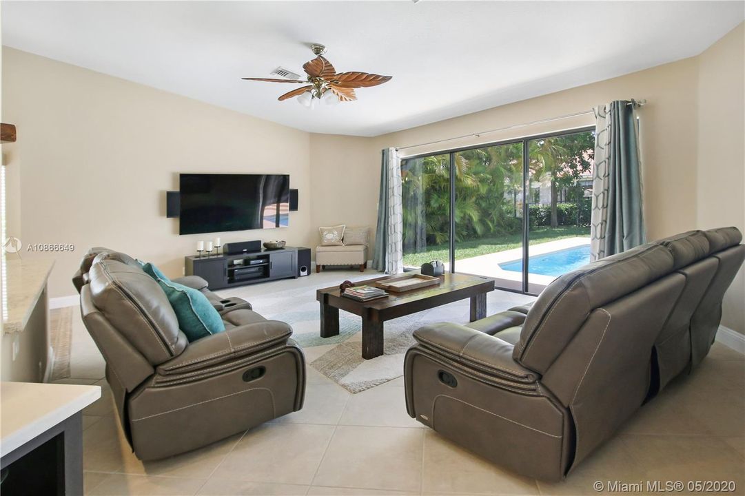 Recently Sold: $525,000 (4 beds, 3 baths, 2623 Square Feet)