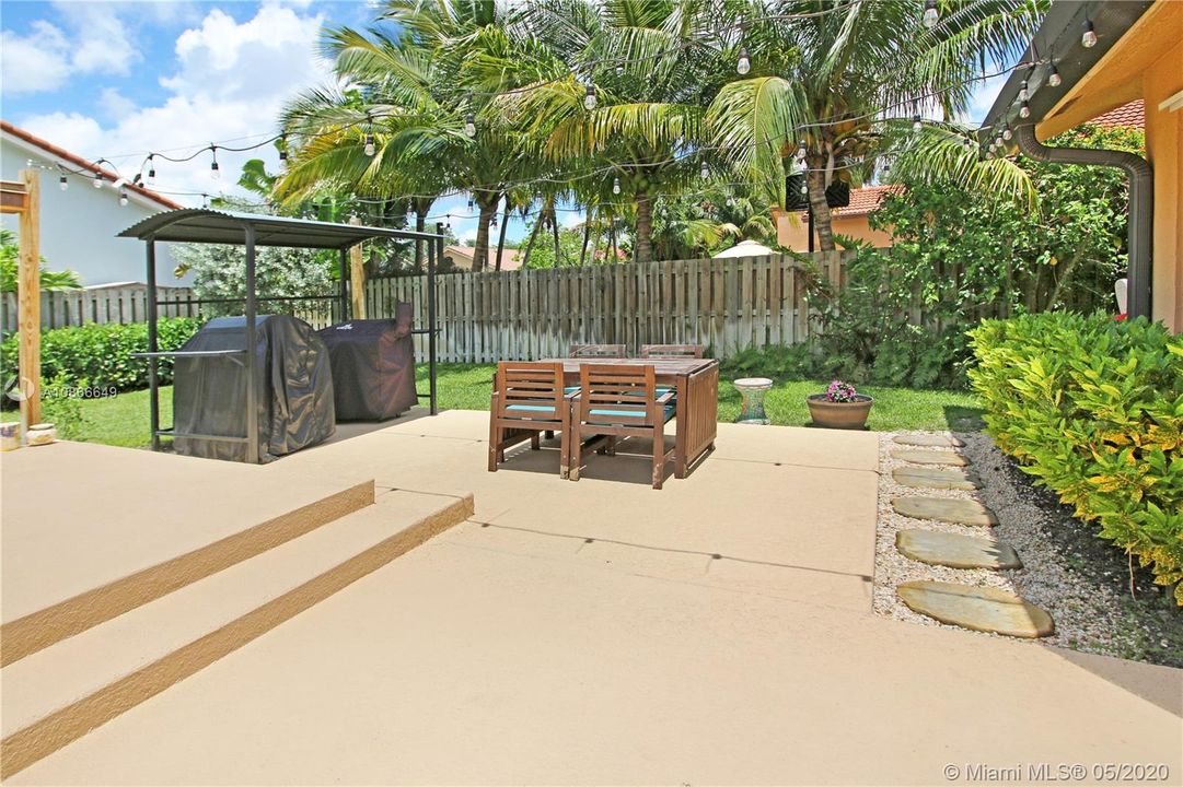 Recently Sold: $525,000 (4 beds, 3 baths, 2623 Square Feet)