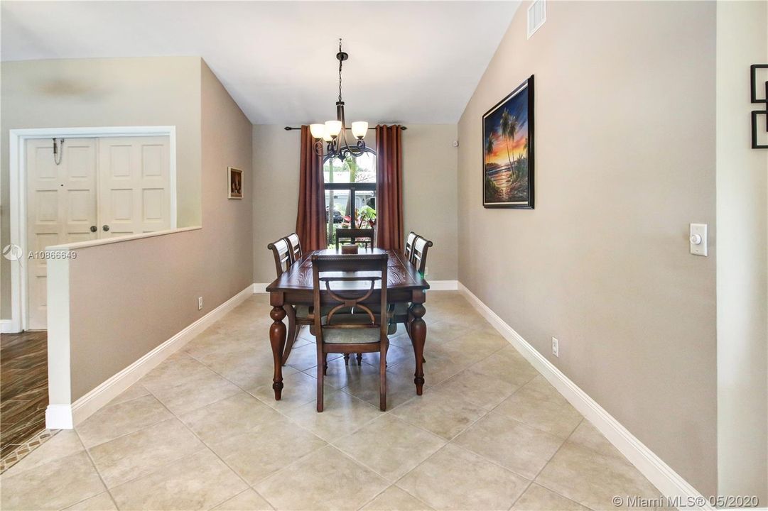 Recently Sold: $525,000 (4 beds, 3 baths, 2623 Square Feet)