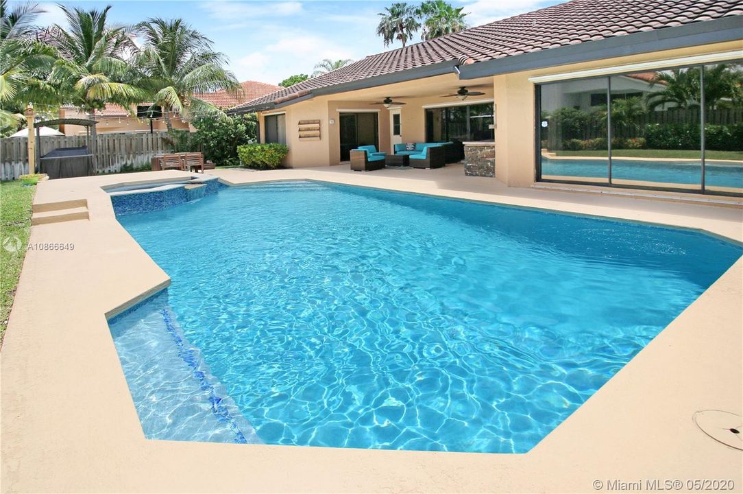 Recently Sold: $525,000 (4 beds, 3 baths, 2623 Square Feet)