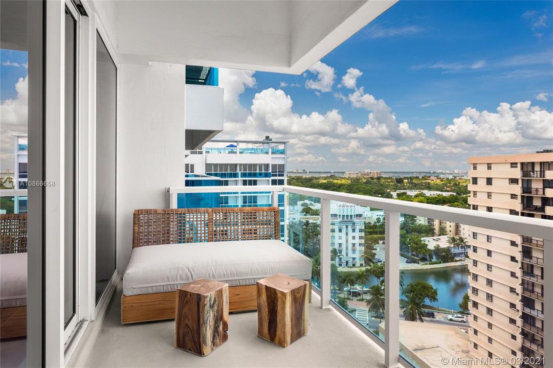 Recently Sold: $4,495,000 (2 beds, 2 baths, 2143 Square Feet)